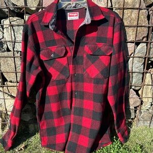 Wrangler plaid fuzzy|soft size small fits like a medium